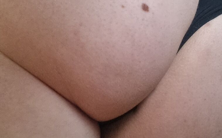 Lilitya Pleasures Herself with a Vibrating Plug (Succube Lilith)
