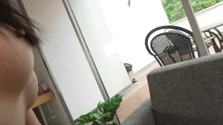 MilanRodriguez: Meia-irmã Latina Fofa Fica Presa Debaixo Do Sofá E Sua...