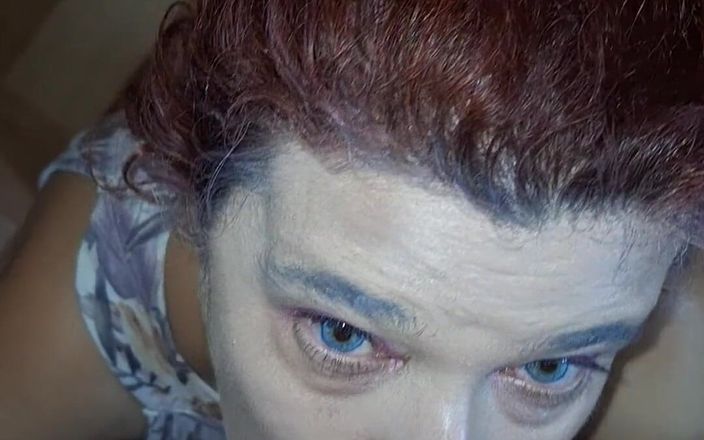 Agnes Swallow: सौतेला पापा मुझ पर पेशाब करता है क्योंकि मैं अपनी पैंट में पेशाब करता हूं
