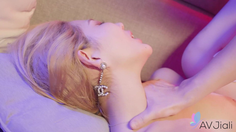 AV Jiali: Stacy e i suoi amici trascorrono una giornata in barca...