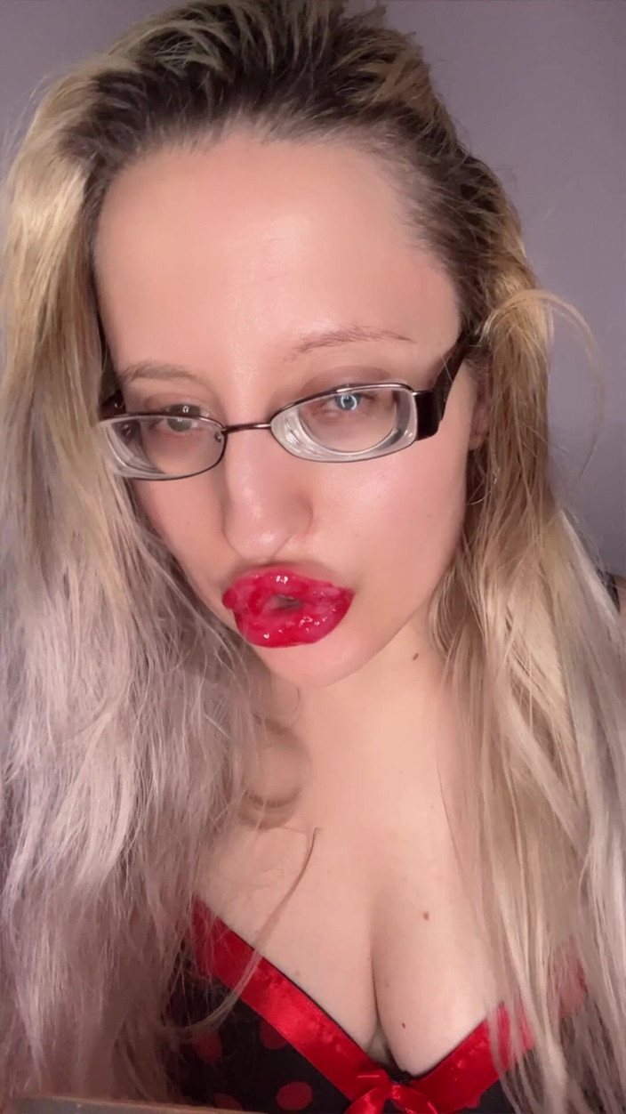 FinDom Goaldigger: 你想要我怎么给你看我的大眼镜？