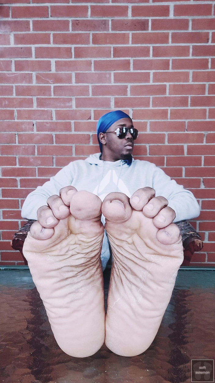 Soft Soleman: Expune-mi tălpile moi masculine (2026)
