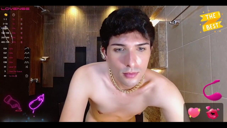 Diego_latinboy: Nada debajo de la toalla