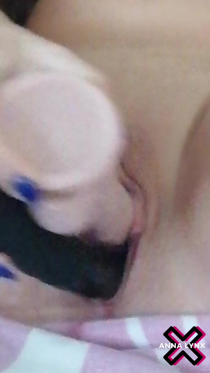 Anna Lynx: Pepek berganda dengan dildo