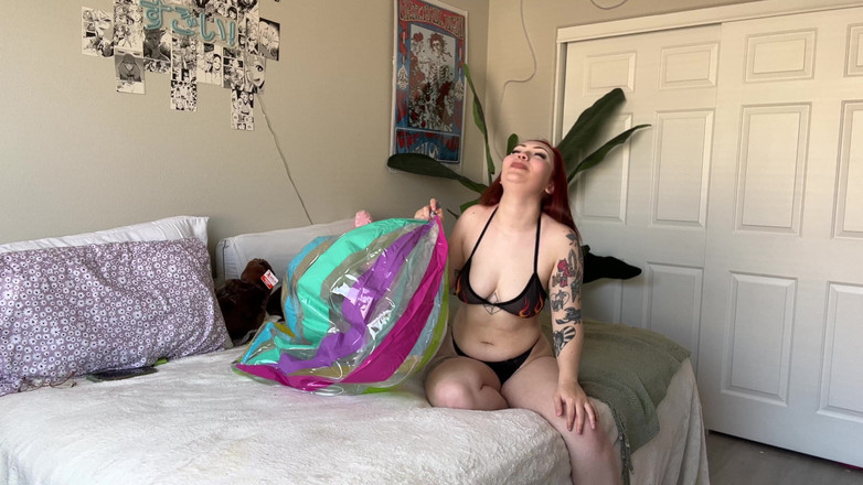 Lenna Lux: Ich blase mein aufblasbares ball volles video
