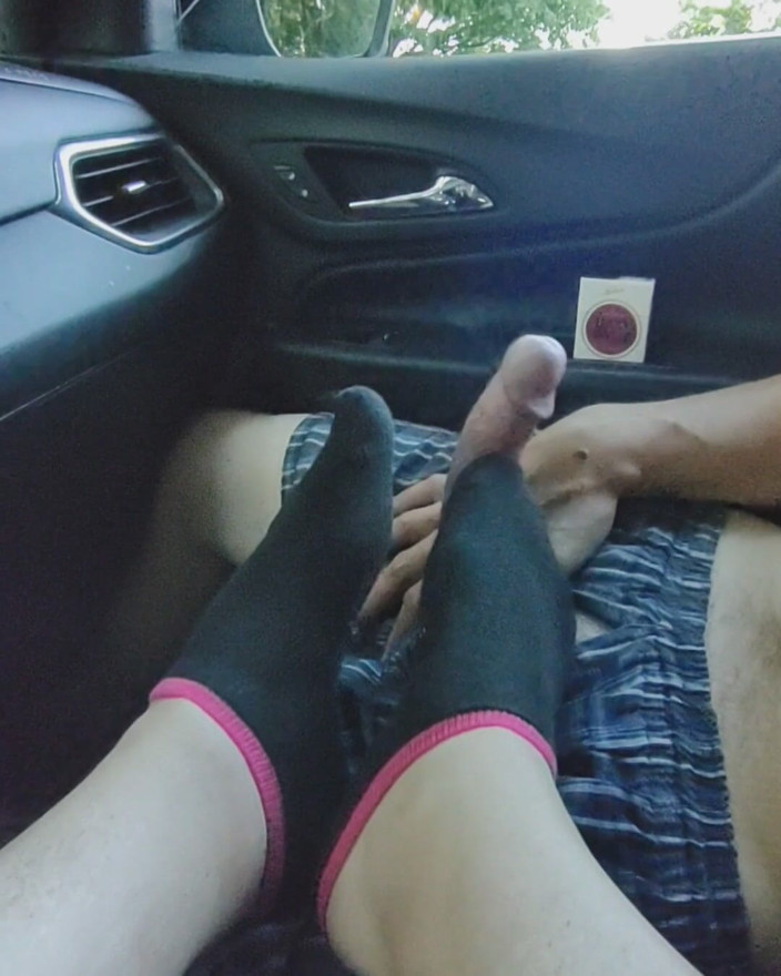 SocksAddict69: Footjob sockjob dengan kaus kaki cewek kulit hitam - muncrat di...