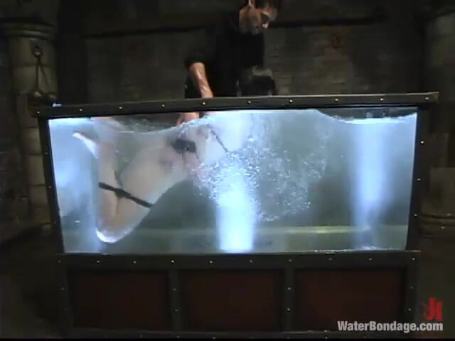 Water Bondage by Kink: Lotus dan Faith Leon