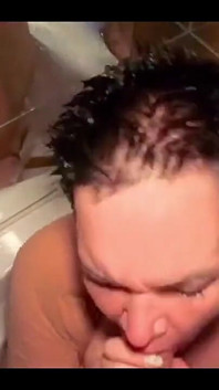 Seks hot di jacuzzi, nyepong kontol di bawah air, dan ngentot habis-habisan