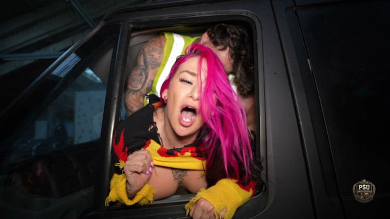 PORNSTAR UNIVERSITY: Knocking on the Builder's Van Hayley Quinn Takes the Irish...