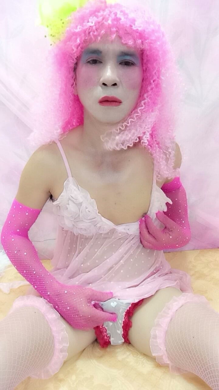 nguyen dang thien tri: Oanh Le Transgender Wearing Sexy Clothes Selfie Cups Tinh