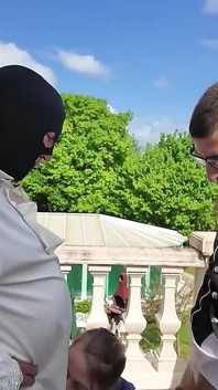 Sexy gangbang na zámeckém balkóně P1