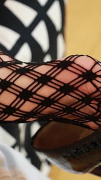 Elegant mesh & shiny pumps - relaxed loosefit tease