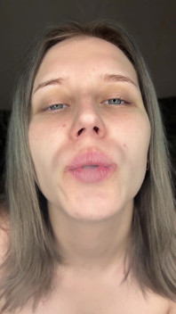 Disparando los ojos a ti mientras fumo