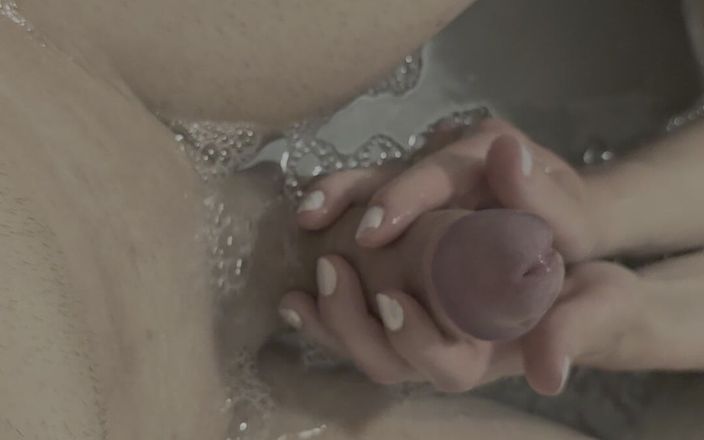 Ungi8961: Și mă spală, m-au răsfățat