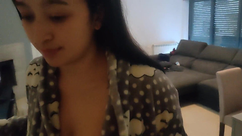 Miss Squirting: 내 다리를 핥아달라고 계모에게 얼굴 사정으로 끝낸다