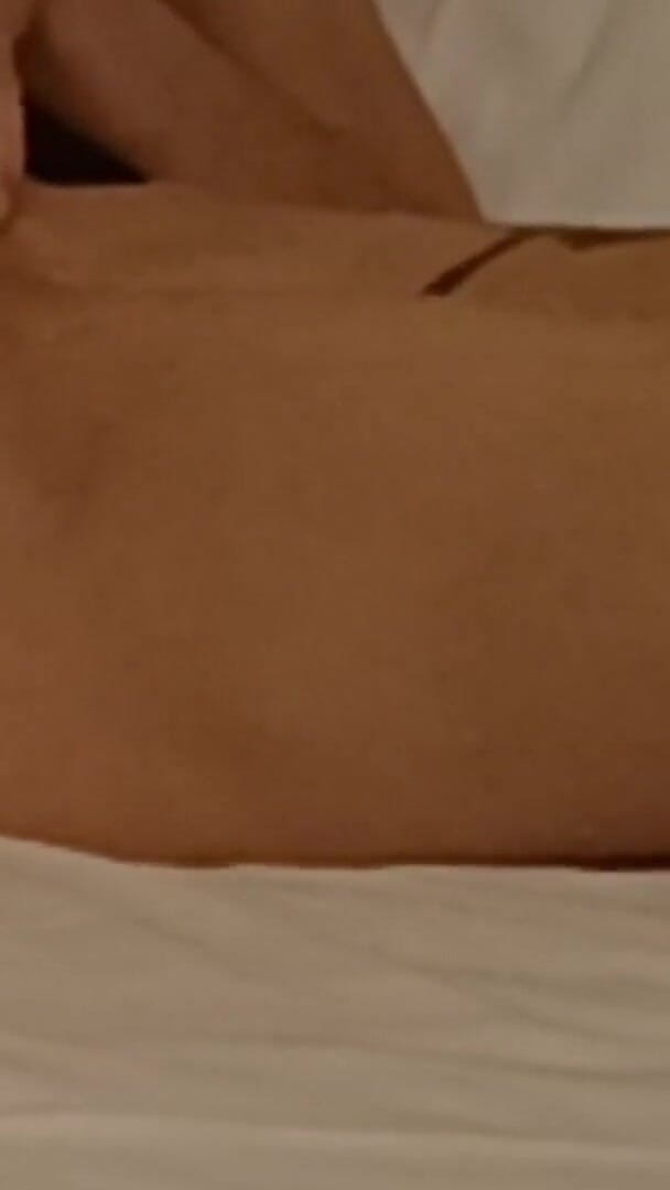 Dominixxx: Kelly a její pulzující kundička v okamžiku milostného potěšení a...