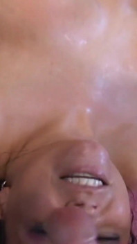 Peituda puta milf cavalgando meu pau grande e duro quente vol 5