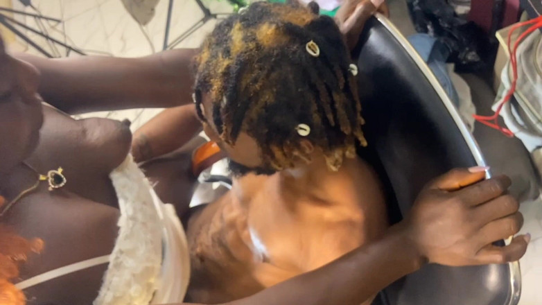 Chubbysquirter69: Minha Pequena Namorada Rabuda Redonda É Uma Profissional Cavalgando Pau