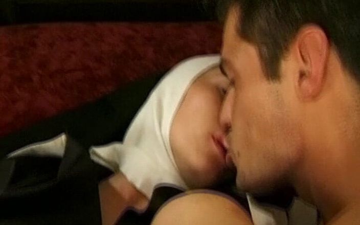 German's Fetish: 21 yaşındaki sahte rahip sıkı amını ilk kez siktiriyor