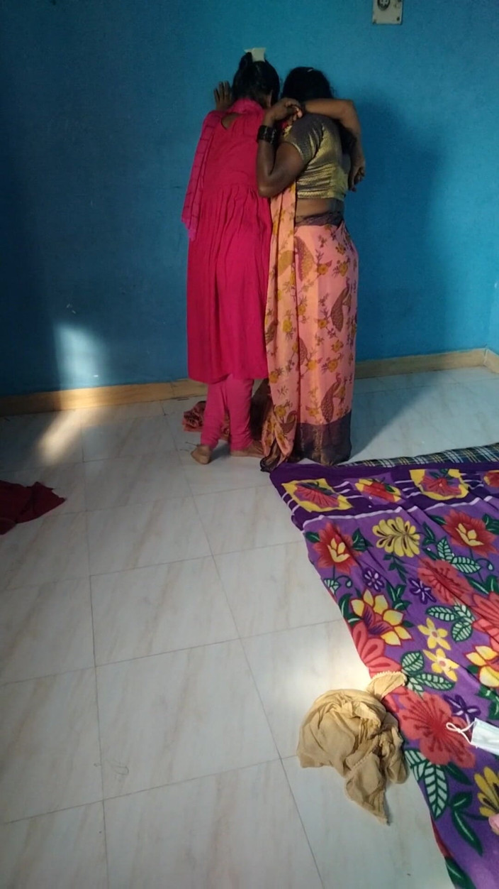 Tamil lesbian: Випадкова розмова пари рогоносців