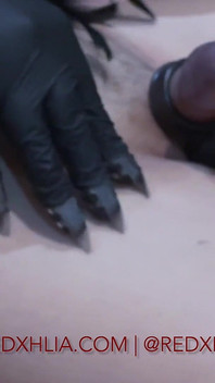 Lechtající otrok s ostrými pérami