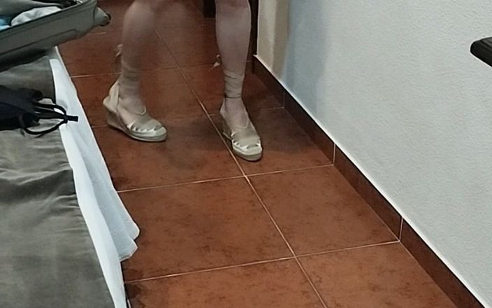 Morbosete000: En tanga con los talones de mi esposa