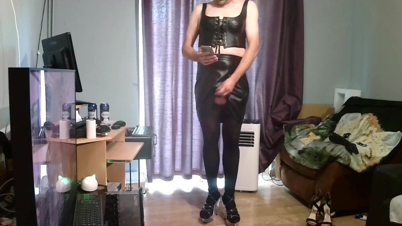 Maninboots: Maninboots titreşen anal oyuncakla boşalıyor