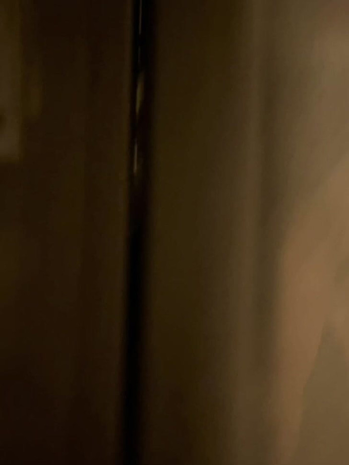 AmateurBoysPissing: L-am prins pe băiatul ăsta pișându-se în fața ferestrei mele