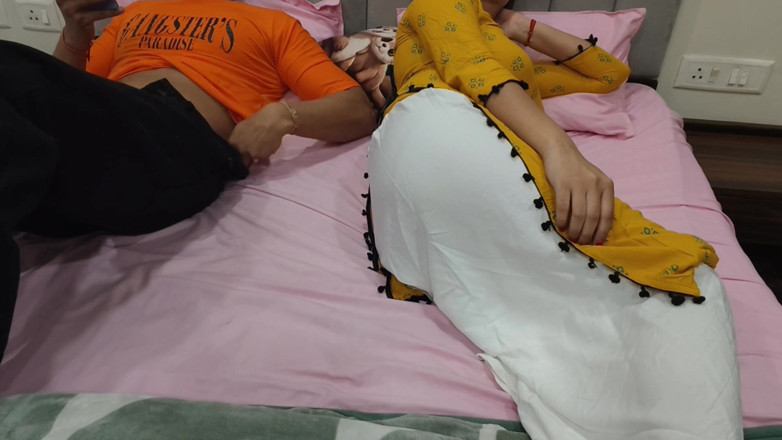 Hornycouple149: Decidí masturbarse en la habitación de la hermanastra (18+ hermanastra caliente)