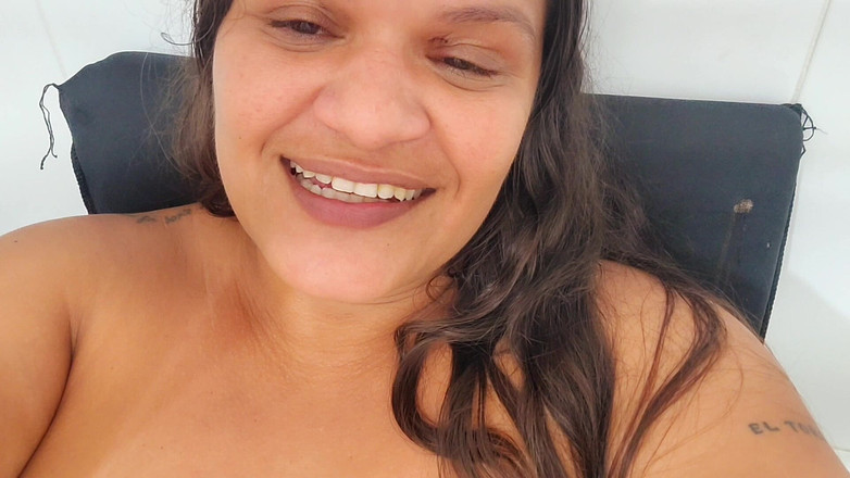 Paty Bumbum: 我射了，水顺着腿流下来