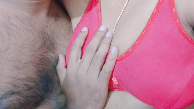Donald dick: Gadis nakal dengan toket besar ini lagi asik nyepong kontolku...