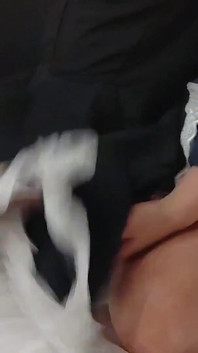 Sudut pandangan pertama amatur seorang pembantu rumah yang comel dan rapi yang mengarahkan zakarnya jauh ke dalam dirinya... Cosplay Blowjob Cunnilingus