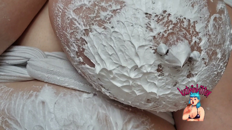 KatnipKitten: Birthday Cake Sitting Session
