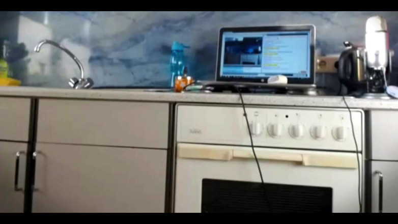 Sexydea: Une lingerie séduisante taquine dans la cuisine