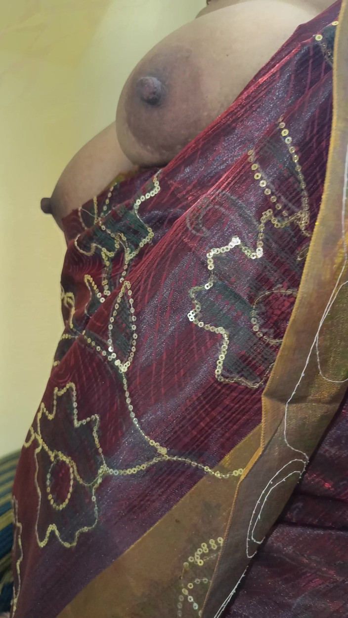 PopGallyBoo: Zahýbající žena v domácnosti sdílela postel se sousedem batchelor muži