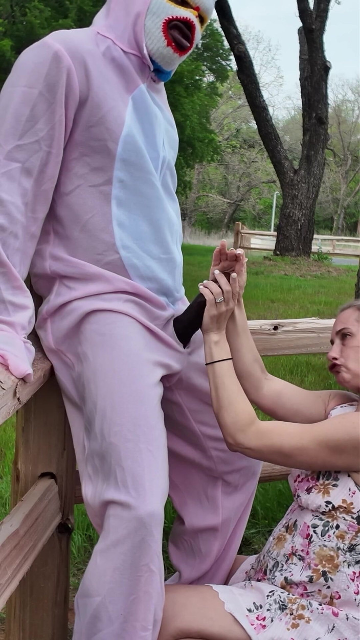 Jackrackemxxx: Inocente milf é fodida por BBC Easter Bunn