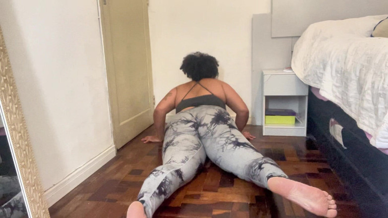 Cutiepiie Chubby: BBWモーニングルーティン、トイレとヨガのおなら