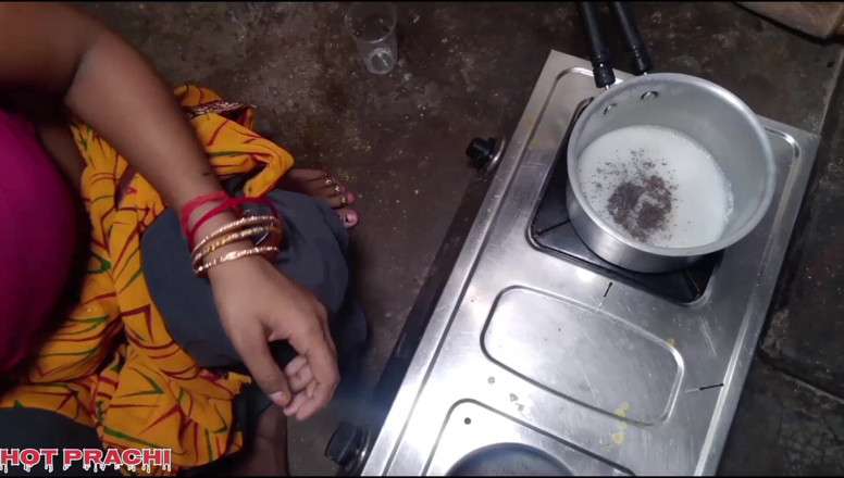Hot prachi: Prachi Apne Dudh Ka Chai Banake Sasur Ji Ko Piladiya