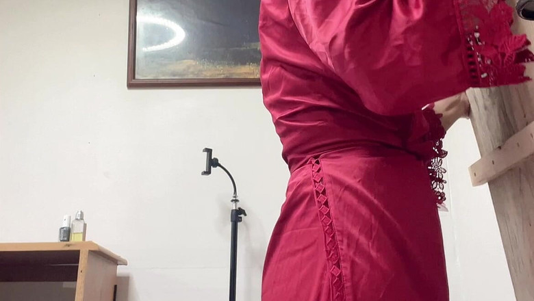 sweethanajapanese: Petite cute girl Hana Chan sexy em roupa vermelha, em...