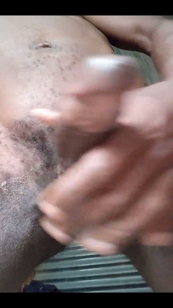 Mr_african: Podívejte se na moje velké černé péro, jak reaguje při hlazení,...