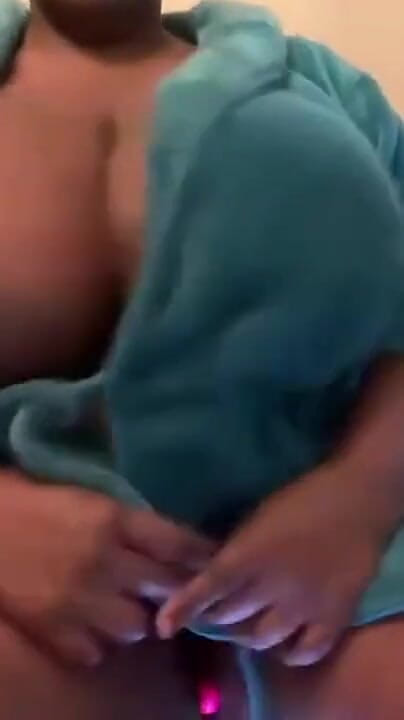 Legendary Booty Overdose: Tetona grandota provoca y negación