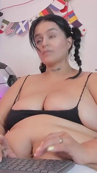 Vuoi lasciare il tuo latte sulla Mia pancia o sul mio culo grasso