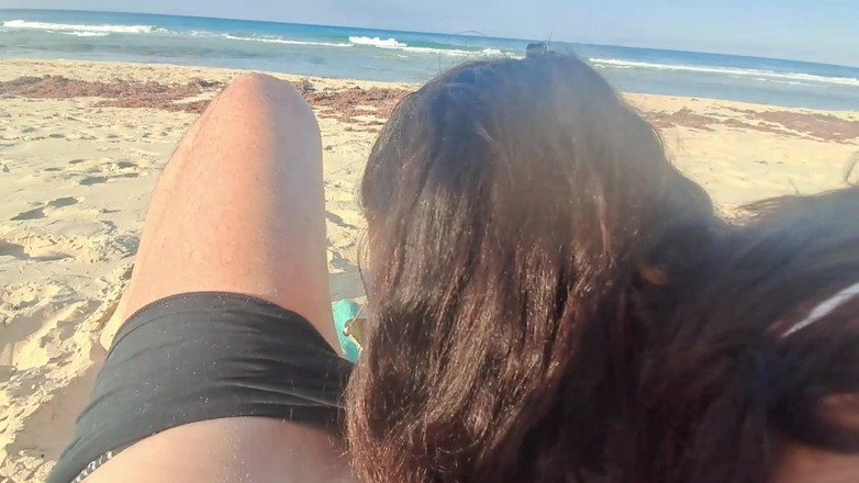 LauraOnHeels: MILF menghisap ayam jantan dengan menelan air mani di pantai...