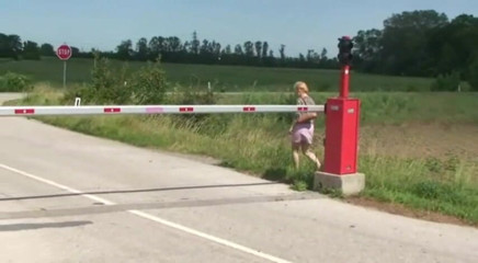 Femdom Austria: Pisciare su una rampa