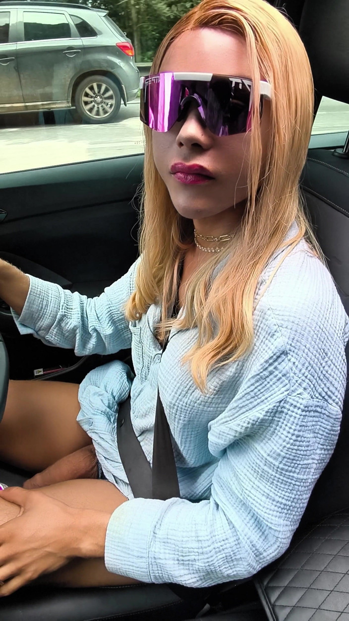 DotadaSP: Arousal at the Entrance. Active Trans Man's Penis Gets Hard...
