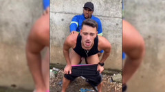 TheBlacKHunterr: 在墙后巡游