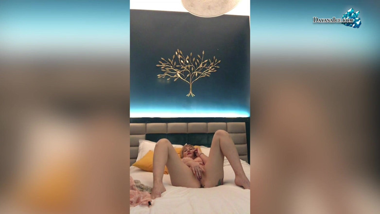 Dayana Ice: คุณแม่เลี้ยงสุดเร่าร้อนลูบหีเปียกต่อหน้ากล้อง