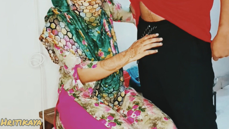 Hritikabby: Süßes mädchen zeigte möpse und fingerte virales video