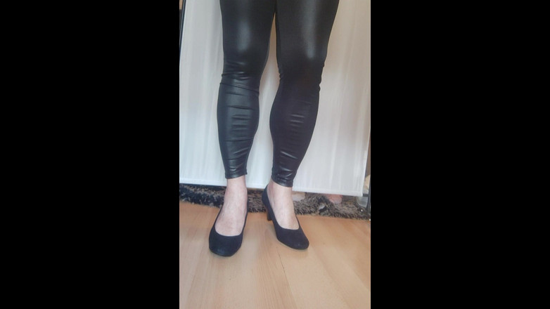 Nattalie Trans: Černé umělé kožené legíny a vysoké podpatky