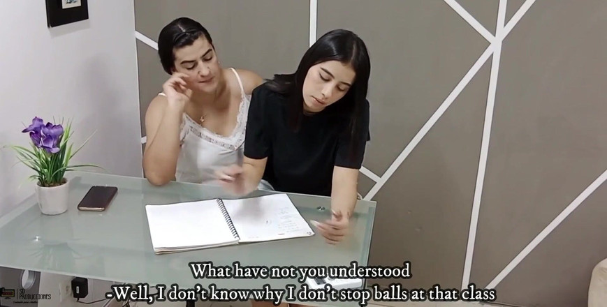 Candyrouse: Nadržené lesbické páry si navzájem lízají a šukají kundičky